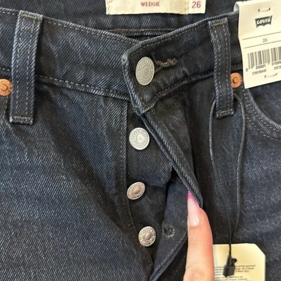 NWT Levis Womens Icon Wedgie Fit Denim Wild Bunch - Picture 7 of 13
